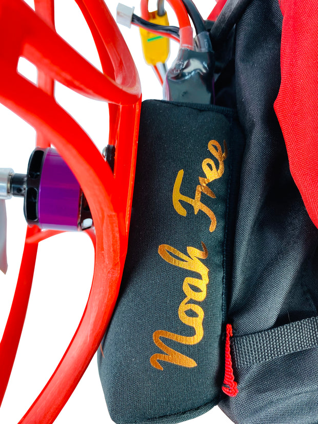 RC-Paragliding | Noah "FREE" - Set Nahaufnahme des Backpacks von RC Paraglider Pilot Naoh Free
